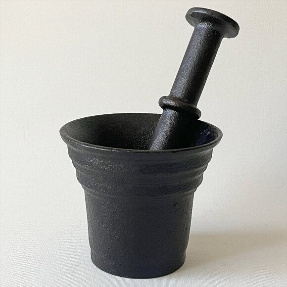 Le Cuistot Cast Iron Mortar and Pestle - Picture 1 of 5